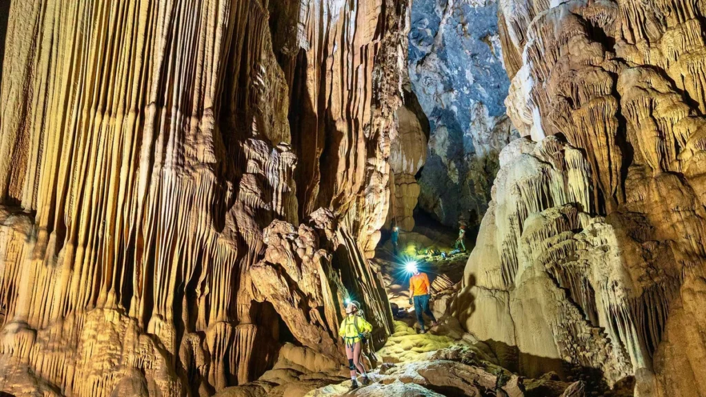 Grotte de Phong Nha (stalactites)