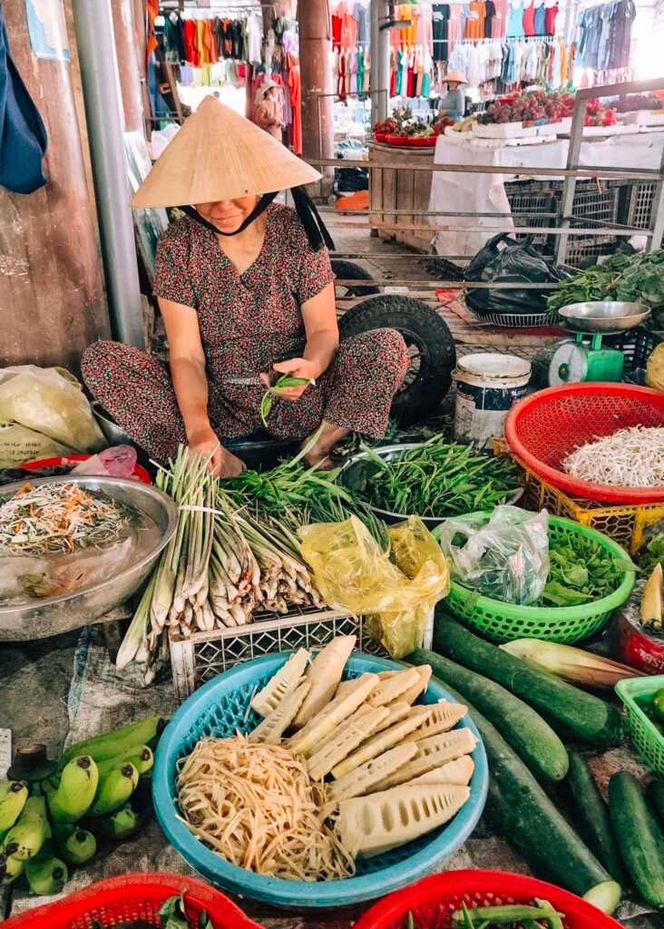 Hue_Thanh-Toan-Bridge_local-market