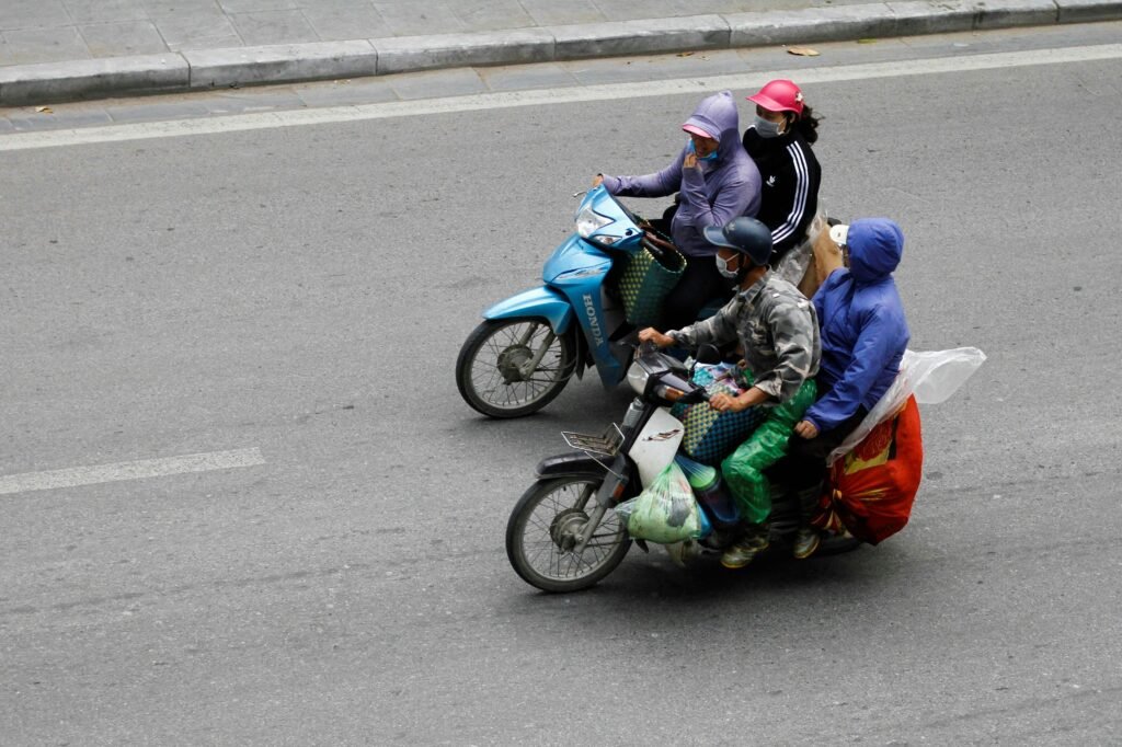 À scooter dans la rue