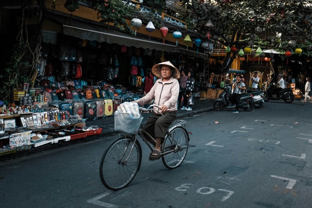 À vélo dans les rues de Hanoï