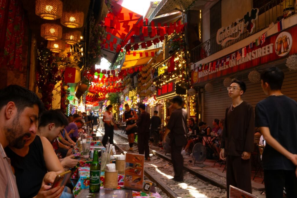 Cafés de rue à Hanoï le soir