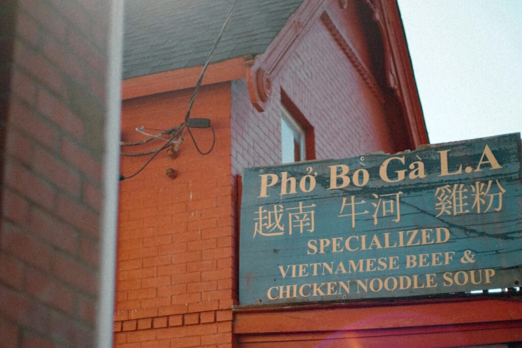 Enseigne d’un restaurant de phở