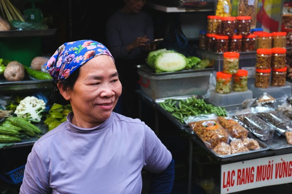 Marchande souriante à son étal