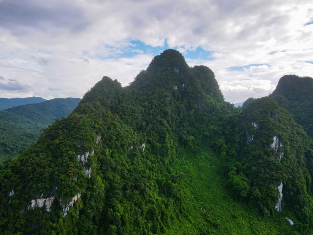 Montagnes du parc de Phong Nha-Ke Bang