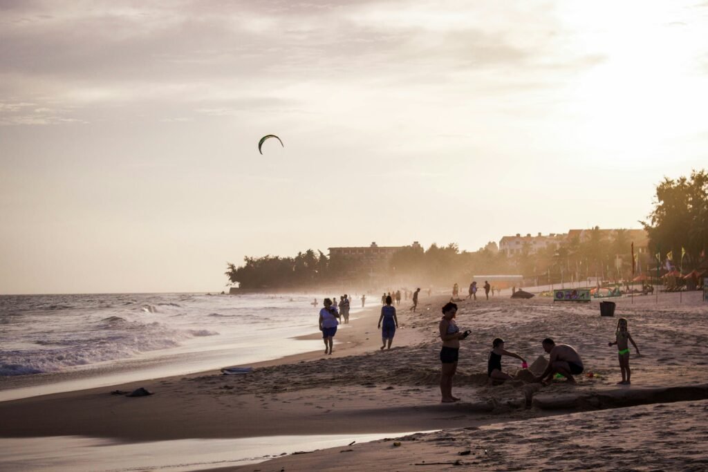 Plage au coucher du soleil