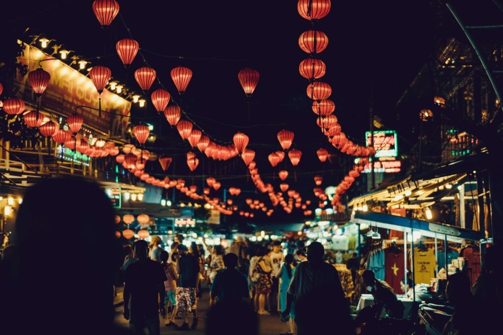 Rue aux lanternes la nuit