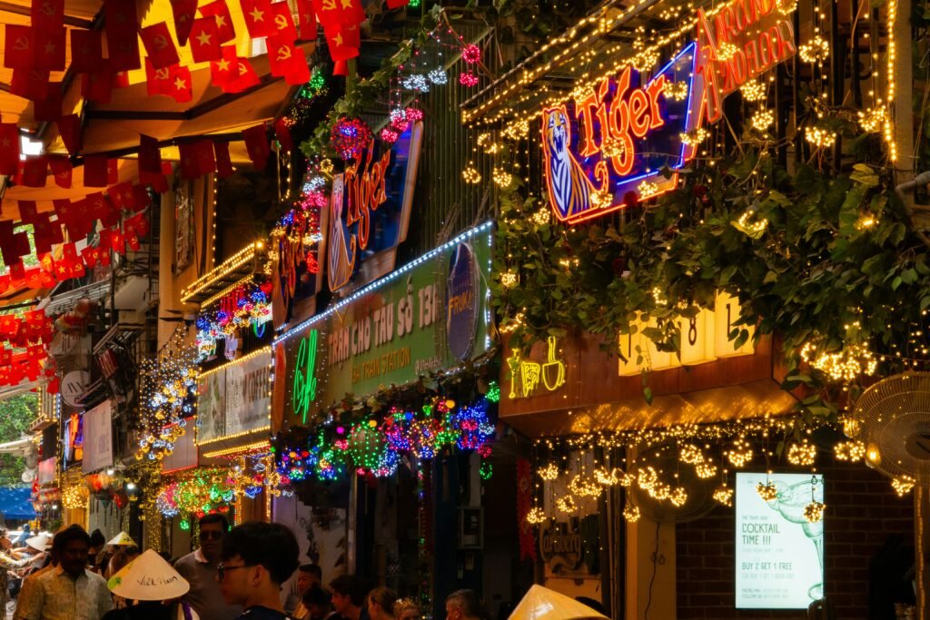 Rue illuminée de Hoi An le soir