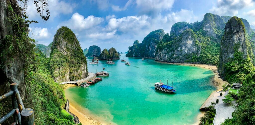 Eaux turquoise de la baie d’Halong