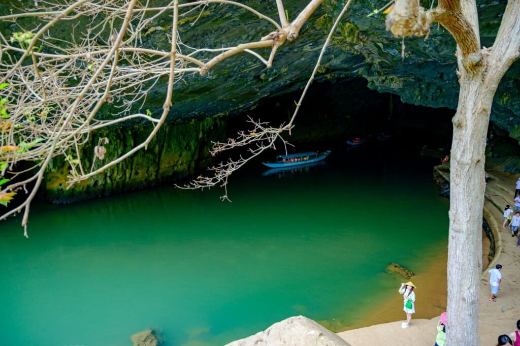Lac souterrain d’une grotte de Phong Nha