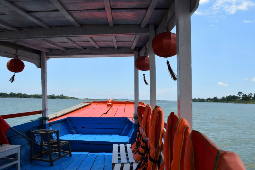 Bateau sur la rivière Thu Bon