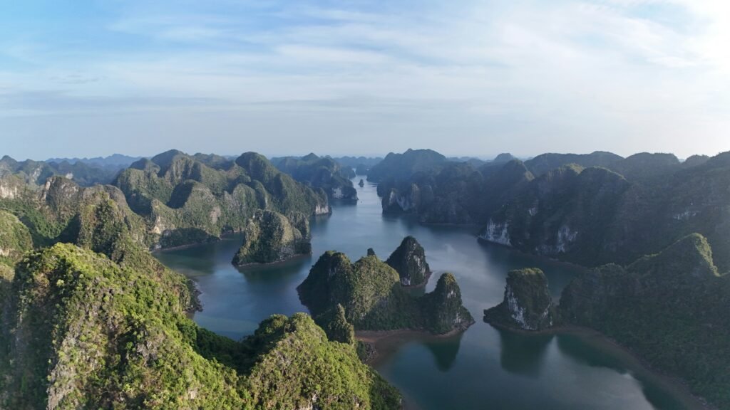 La baie d’Halong et ses pitons calcaires