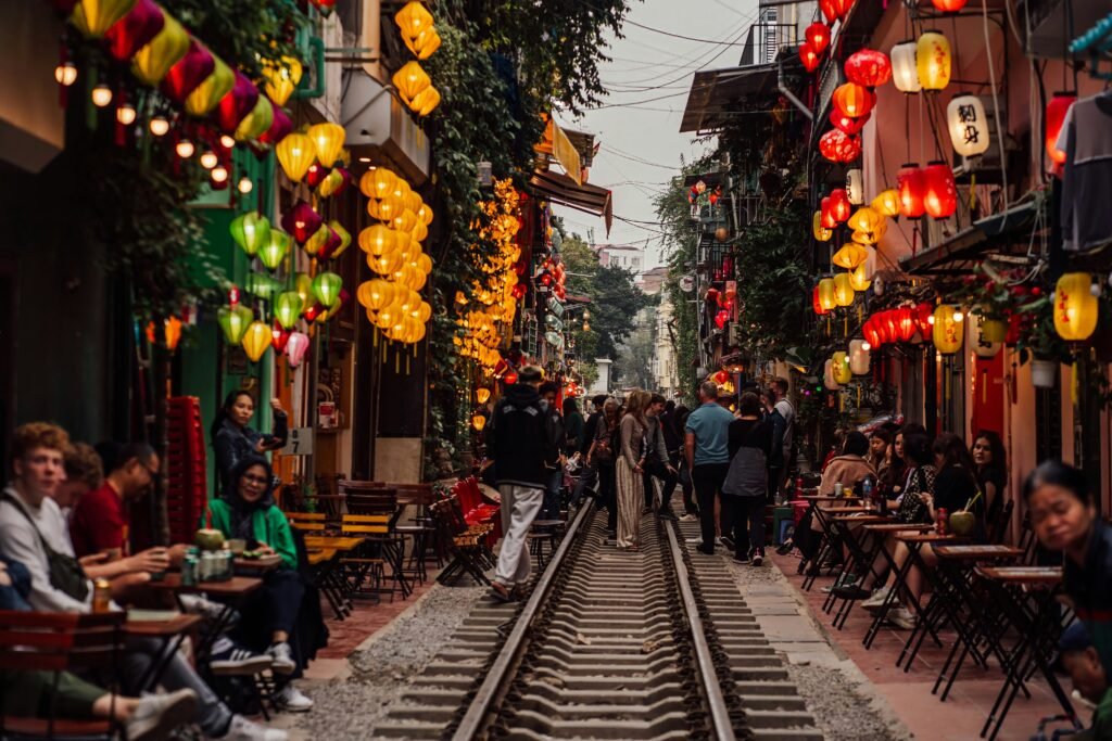 La rue du train le soir, Hanoï
