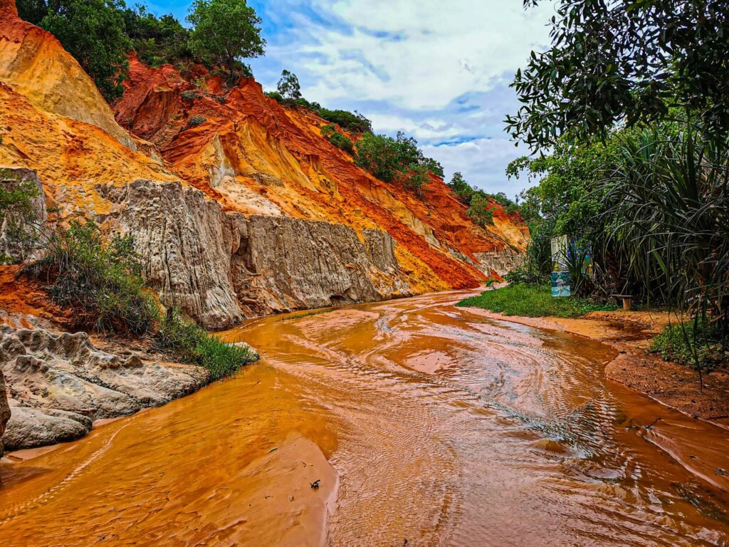 Le ruisseau des fées et ses falaises de sable rouge, Mui Ne