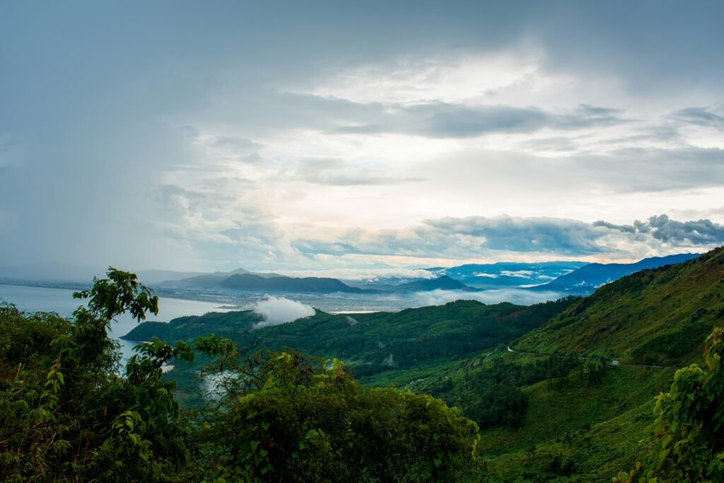Montagnes et côte du Centre