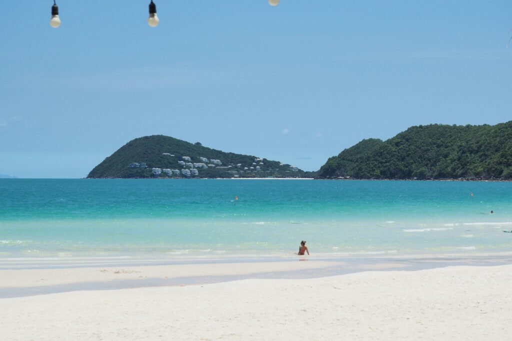Plage presque déserte sur une île du Sud
