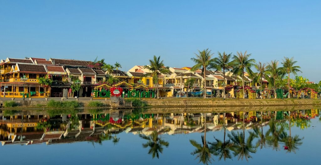 Reflets de Hoi An sur la rivière
