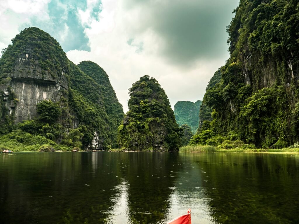 Rivière et pitons de Ninh Binh